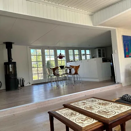 Hébergement de vacances Lovely Bright Summer House Close To Hornbaek, *
